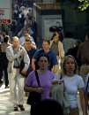 Commuters stream out of downtown Chicago after many businesses closed their offices as a precautionary measure following the terrorist attack in New York, September 11, 2001. REUTERS/Sue Ogrocki